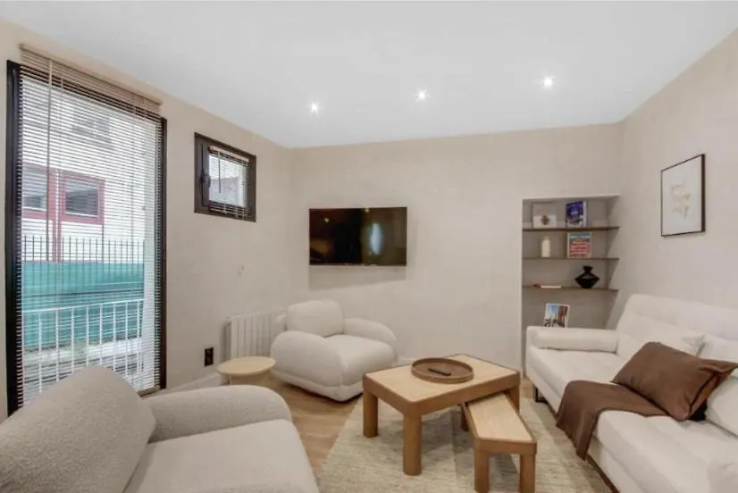 Maison De Charme Au Coeur De Batignolles París Francia